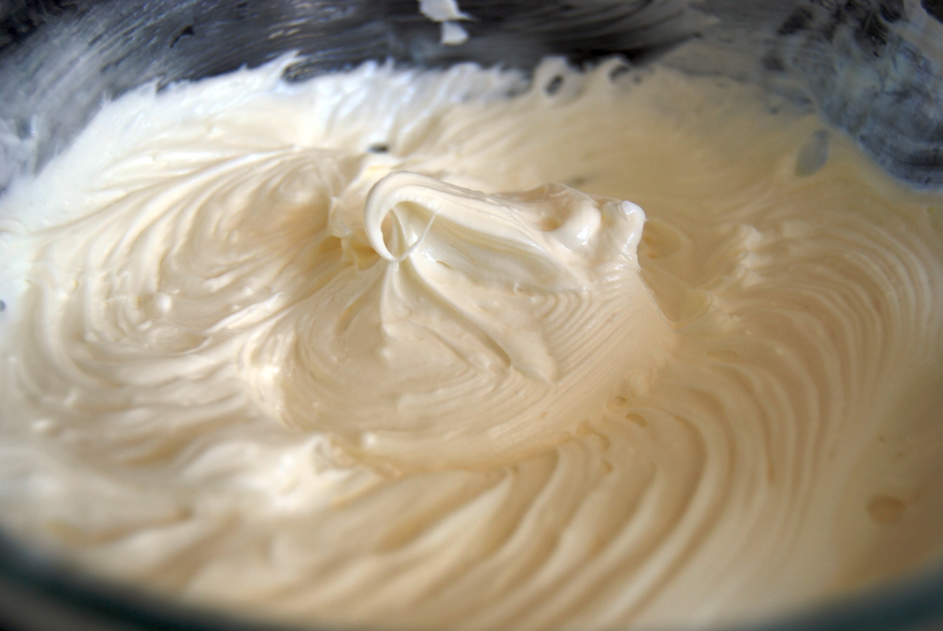 Приготовить крем из сгущенки и сливочного масла. Сливки для крема чиз. Масляный крем чиз. Сливочный крем чиз для торта. Творожно сливочный крем.